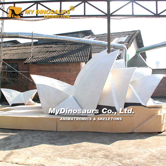 Sydney-Opera-House-statue-2