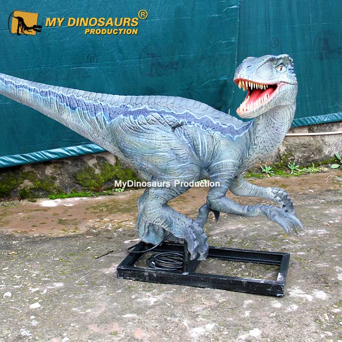 Realistic-animatronic-velociraptor