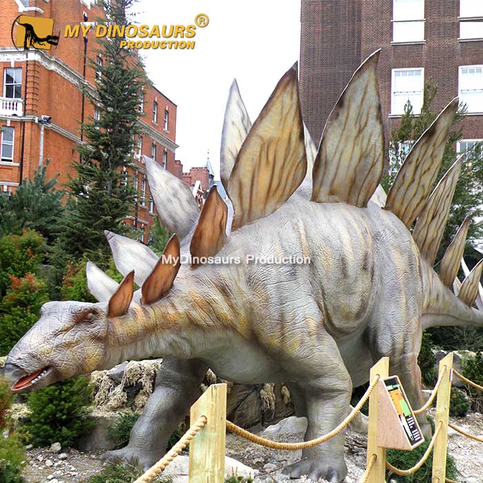 stegosaurus-statue