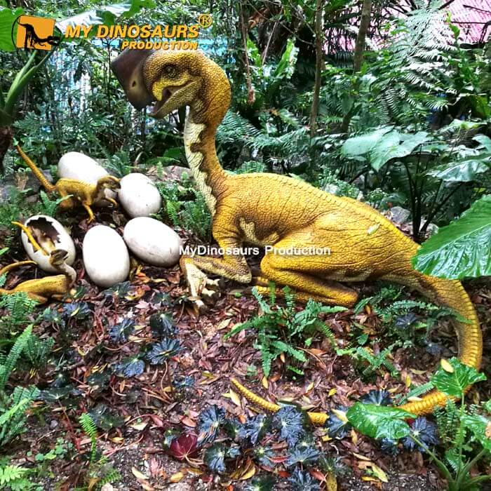 Oviraptor with eggs
