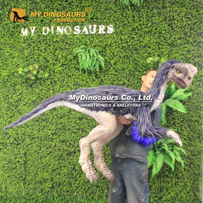 Baby-Oviraptor-hand-puppet-2