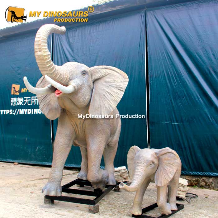 Robotic-elephant-with-baby-2