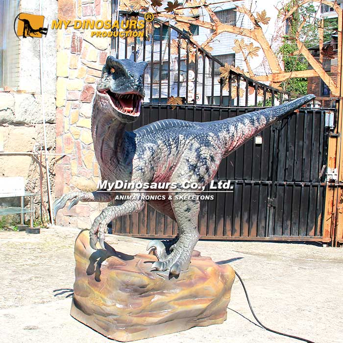 3M-animatronic-velociraptor-3