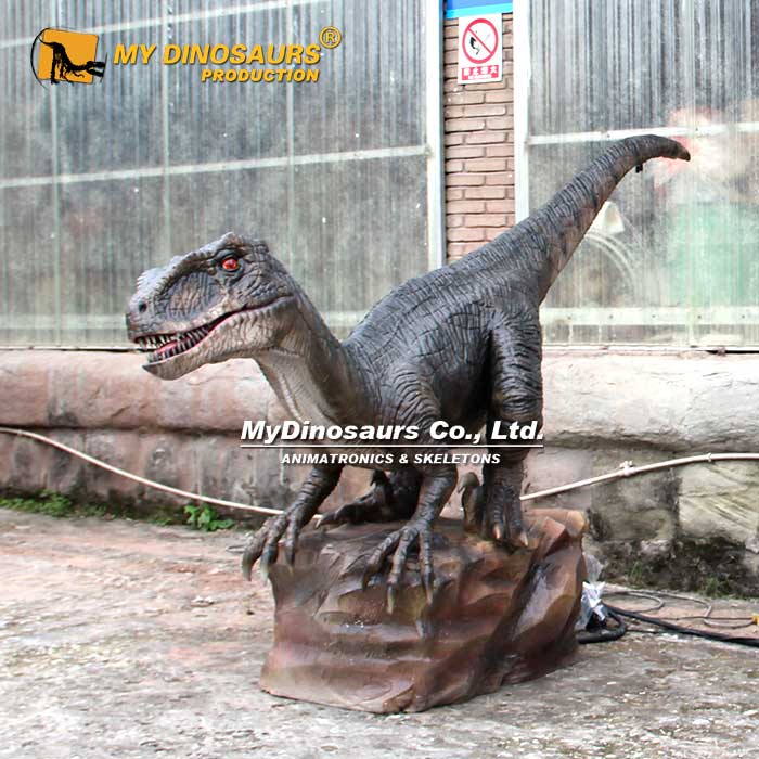 Lighting-eyes-raptor-robot-4