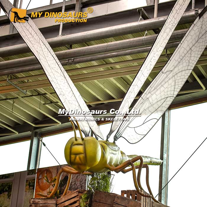 Giant-dragonfly-robot