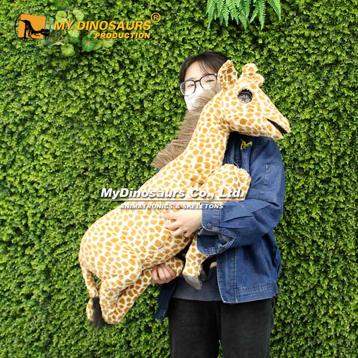 Giraffe-hand-puppet-2